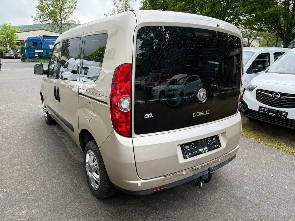 Occasion Fiat Doblò 90 ch (66 kW) 2011 Beige Monospace