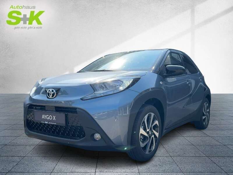 Celestite grey metallic / nigh Neu 2025 Toyota Aygo Kleinwagen | 18.790 € - Bild 1/4
