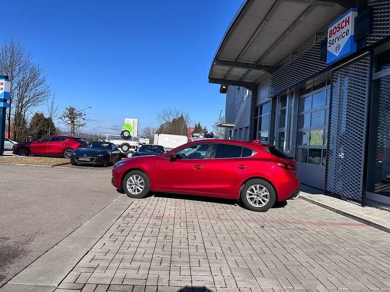 Gebraucht Mazda 3 Nakama 120 PS (88 kW) 2016 Rot Limousine