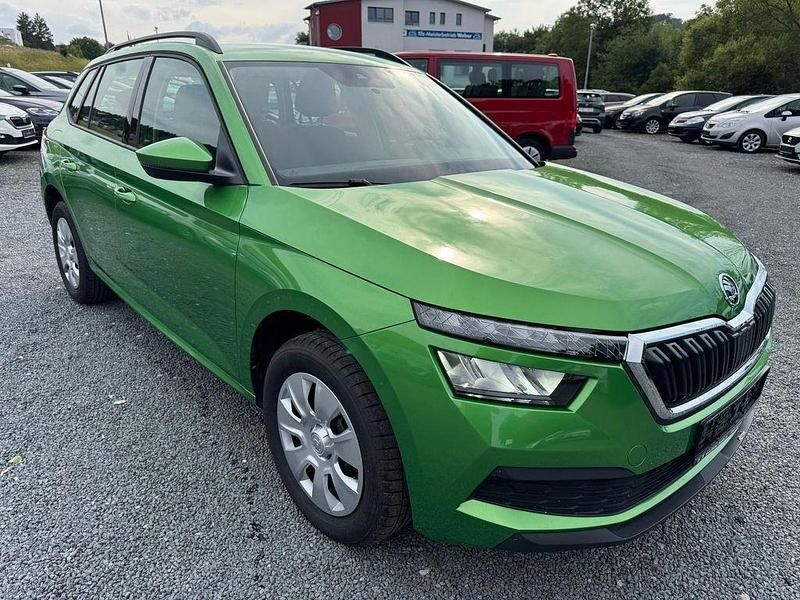 Grün Gebraucht 2020 Skoda Kamiq Active SUV | 15.388 € (Fairer Preis) - Bild 1/4