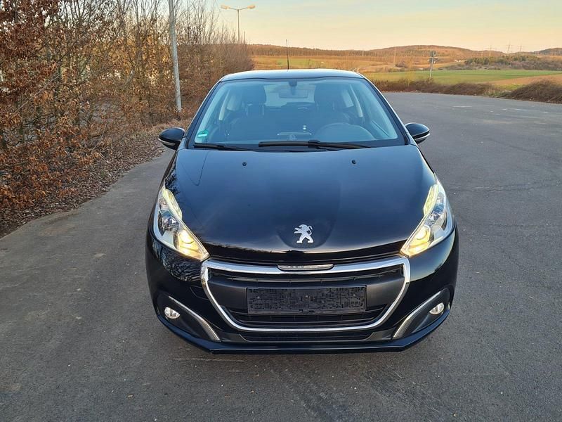 Gebraucht Peugeot 208 Active 82 PS (60 kW) 2016 Schwarz Kleinwagen