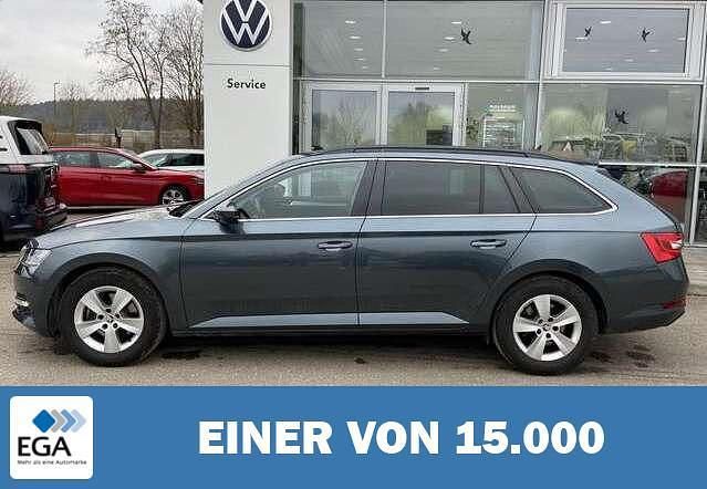 Grau metallic Gebraucht 2021 Skoda Superb Kombi | 24.860 € (Guter Preis) - Bild 1/4