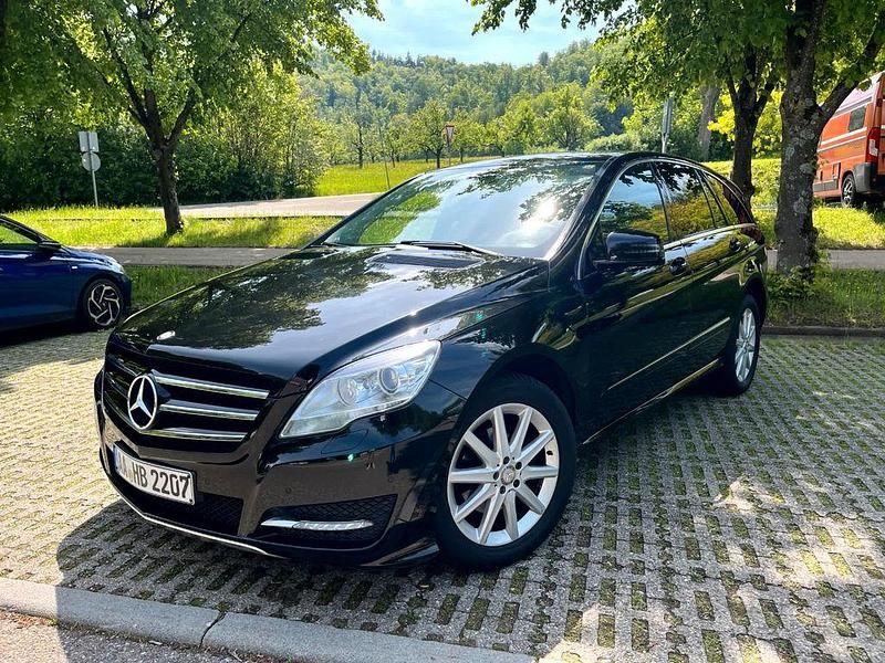 Schwarz Gebraucht 2013 Mercedes R350 Van / Kleinbus | 13.699 € (Fairer Preis) - Bild 1/4