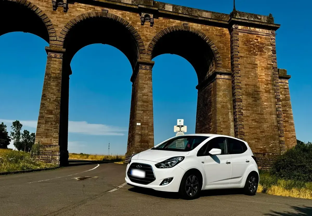 Gebraucht Hyundai ix20 125 PS (91 kW) 2016 Weiß Kleinwagen
