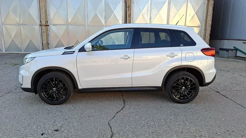 Gebraucht Suzuki Vitara Comfort+ 140 PS (102 kW) 2020 Weiß SUV