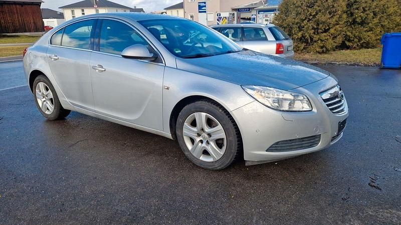 Gebraucht Opel Insignia Edition 140 PS (102 kW) 2012 Silber Limousine