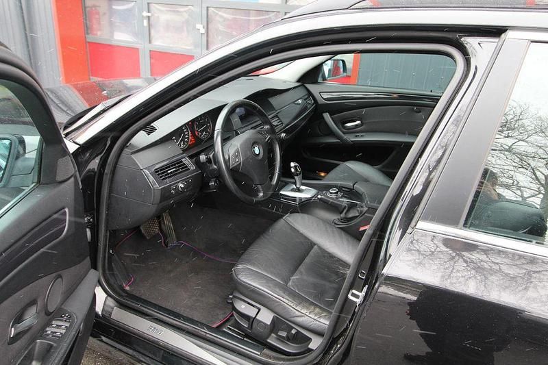 Gebraucht BMW 523 Exclusive 190 PS (139 kW) 2008 Schwarz Kombi