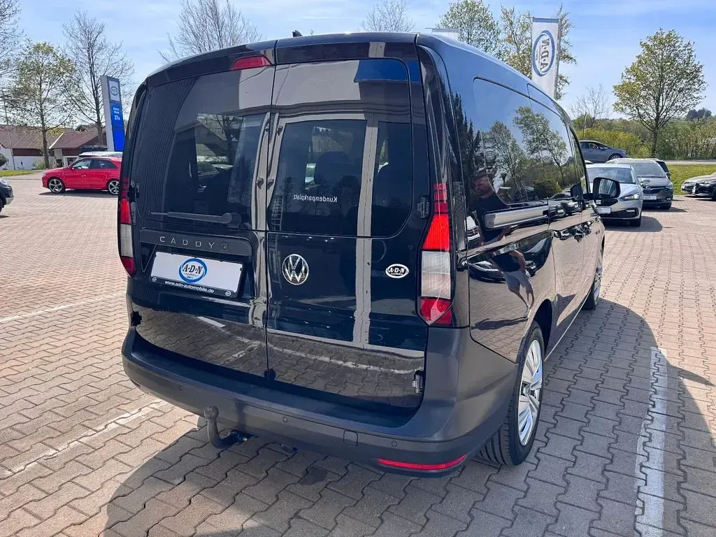 Second-hand VW Caddy Maxi 122 CP (89 kW) 2022 Negru Monovolum