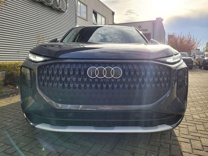 Neu Audi Q3 Sport 150 PS (110 kW) 2025 Grau SUV