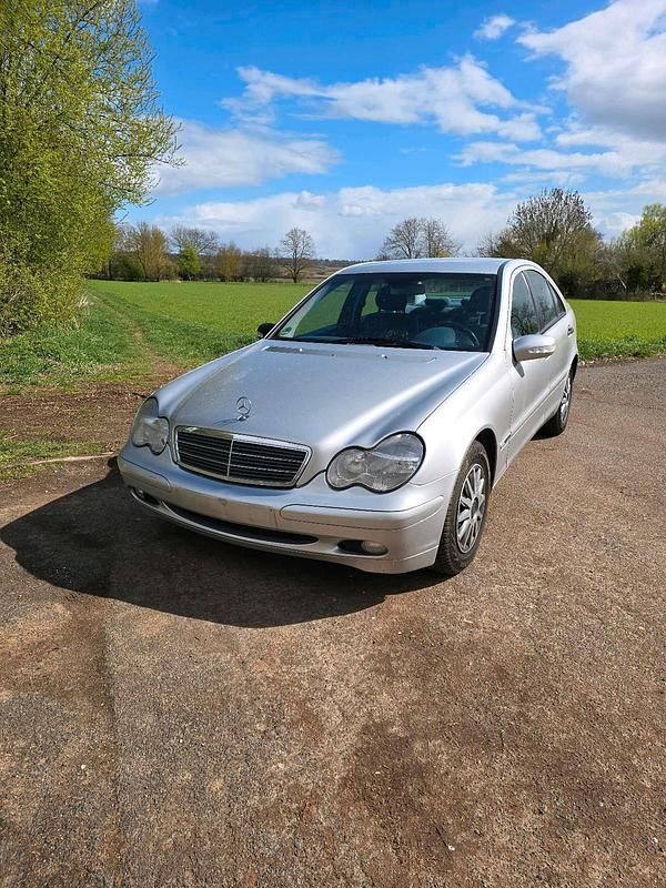 Second-hand Mercedes C180 143 CP (105 kW) 2002 Argintiu Berlinǎ