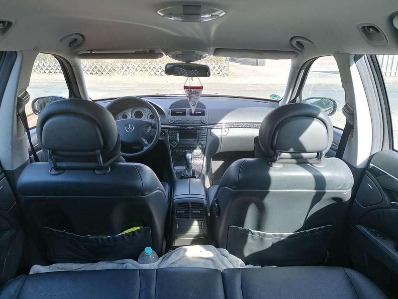 Gebraucht Mercedes E240 Classic 177 PS (130 kW) 2004 Schwarz Kombi