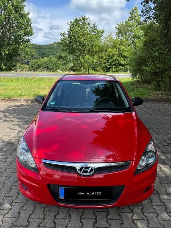 Rot Gebraucht 2009 Hyundai i30 Kleinwagen | 2.900 € (Fairer Preis) - Bild 1/4