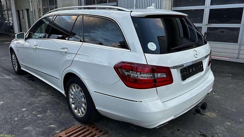 Gebraucht Mercedes E250 Avantgarde 204 PS (150 kW) 2012 Weiß Kombi