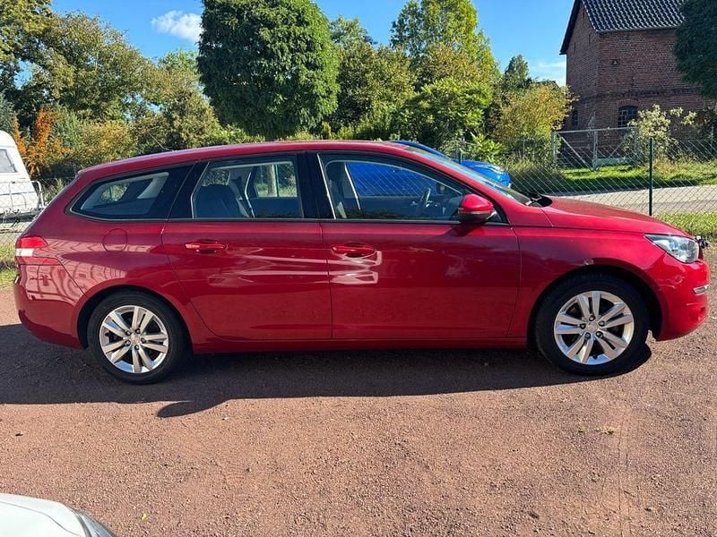Gebraucht Peugeot 308 SW 131 PS (96 kW) 2017 Rot Kombi