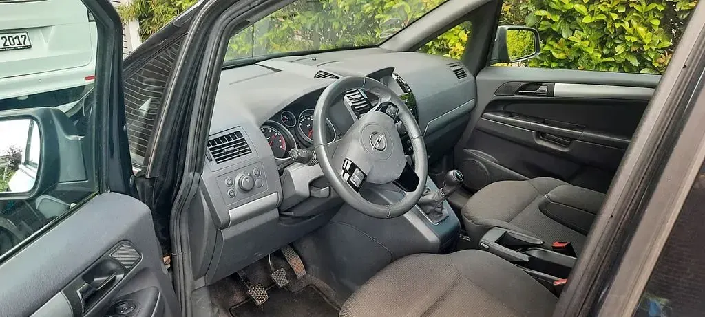 Gebraucht Opel Zafira Family 116 PS (85 kW) 2012 Schwarz Van / Kleinbus