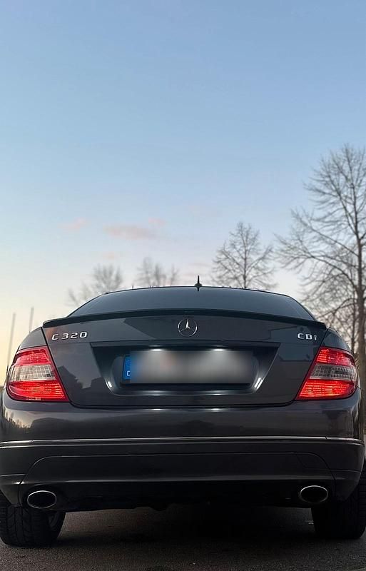 Grau Gebraucht 2009 Mercedes C320 Limousine | 7.000 € (Guter Preis) - Bild 1/4