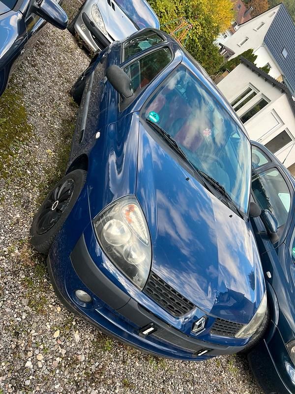 Blau Gebraucht 2004 Renault Clio II Limousine | 1.350 € (Fairer Preis) - Bild 1/4