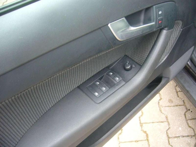 Second-hand Audi A3 105 CP (77 kW) 2011 Negru Hatchback