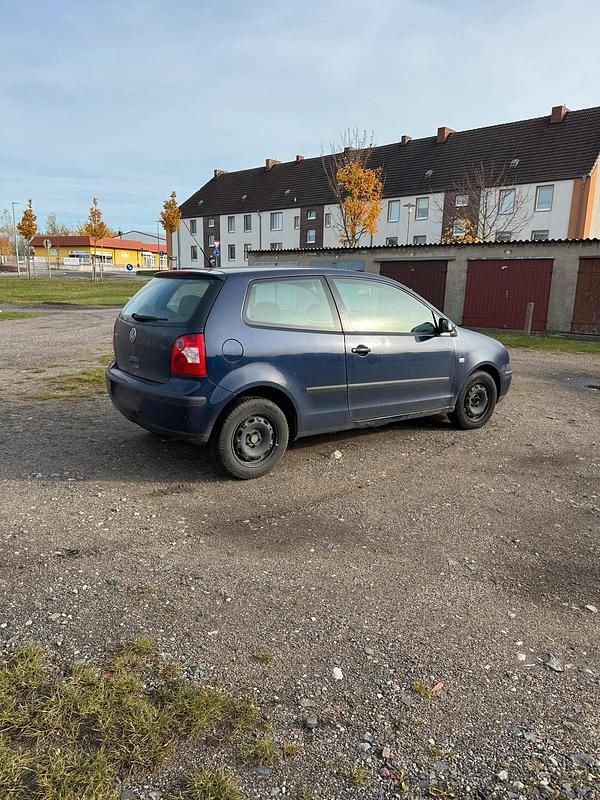 Gebraucht VW Polo 54 PS (39 kW) 2004 Blau Kleinwagen
