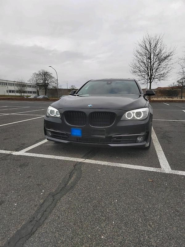 Second-hand BMW 740 313 CP (230 kW) 2013 Negru Berlinǎ