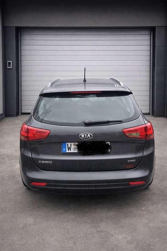 Gebraucht Kia Ceed Sportswagon DREAM-TEAM Edition 116 PS (85 kW) 2013 Kombi