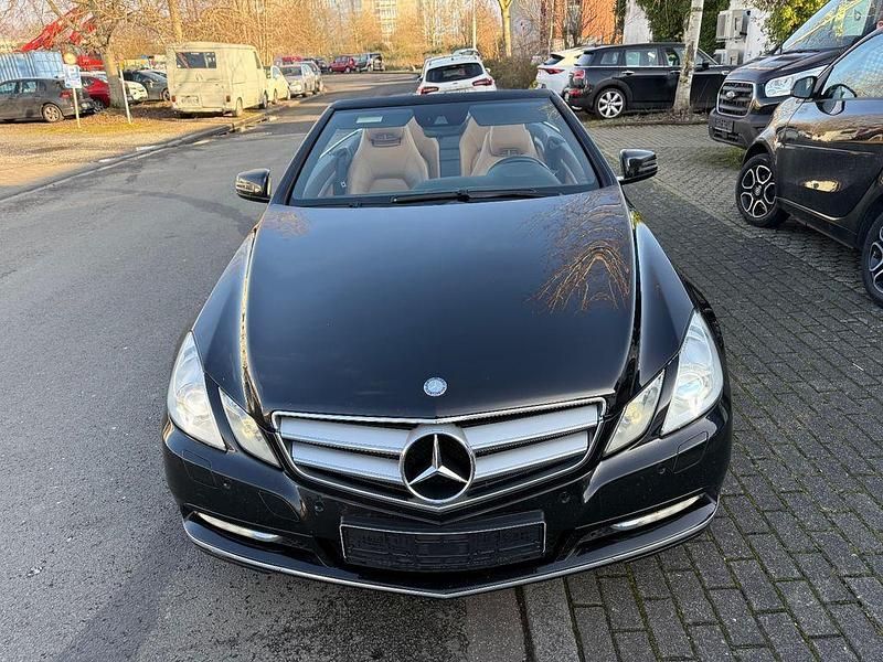 Schwarz Gebraucht 2012 Mercedes E220 Avantgarde Cabrio | 11.900 € (Fairer Preis) - Bild 1/4
