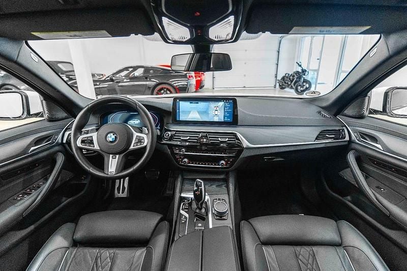 Gebraucht BMW M550 Performance 530 PS (389 kW) 2021 Weiß Limousine