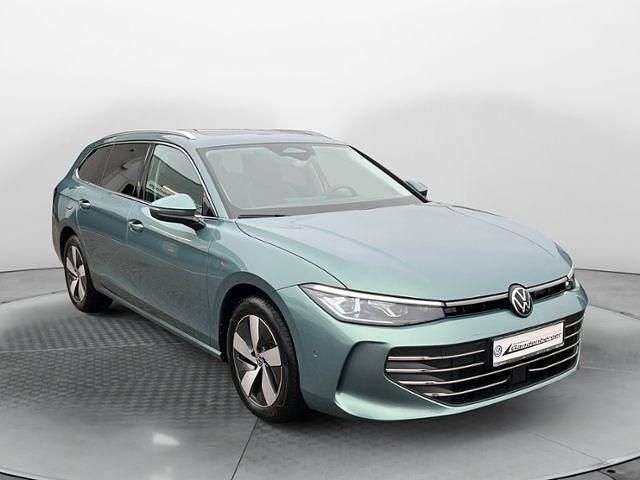 Gebraucht VW Passat Business 150 PS (110 kW) 2024 Grünschwarz Kombi