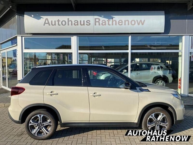Gebraucht Suzuki Vitara Comfort+ 129 PS (94 kW) 2022 Beige SUV