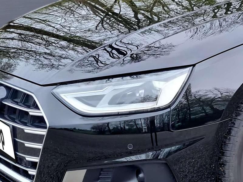 Używany Audi A4 Advanced 204 KM (150 kW) 2022 Czarny Kombi