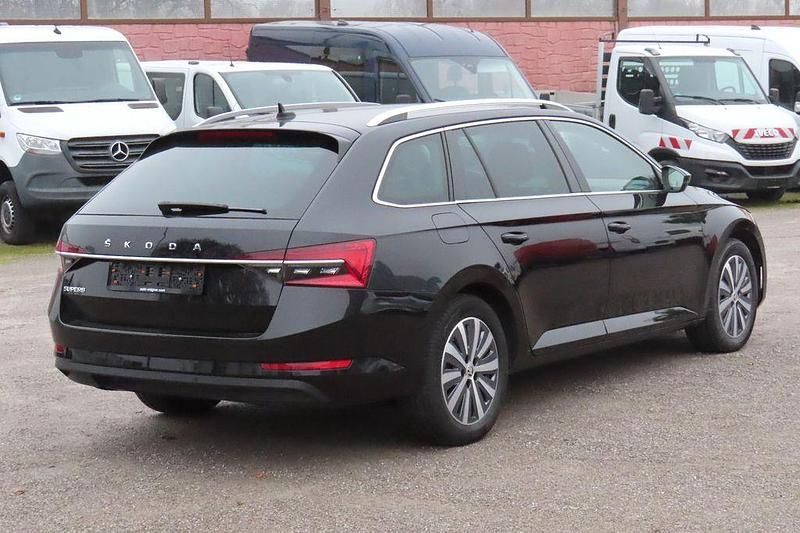 Gebraucht Skoda Superb 150 PS (110 kW) 2023 Schwarz Kombi