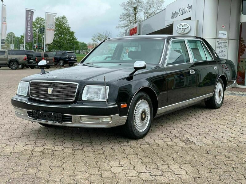 Тойота century v12