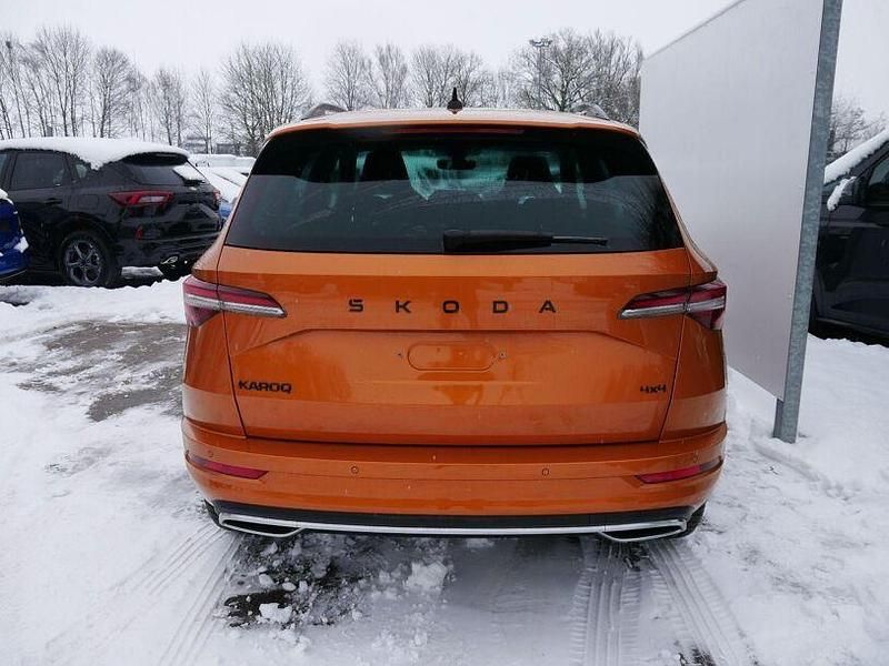 Neu Skoda Karoq SportLine 190 PS (139 kW) 2026 Phoenix orange metallic SUV