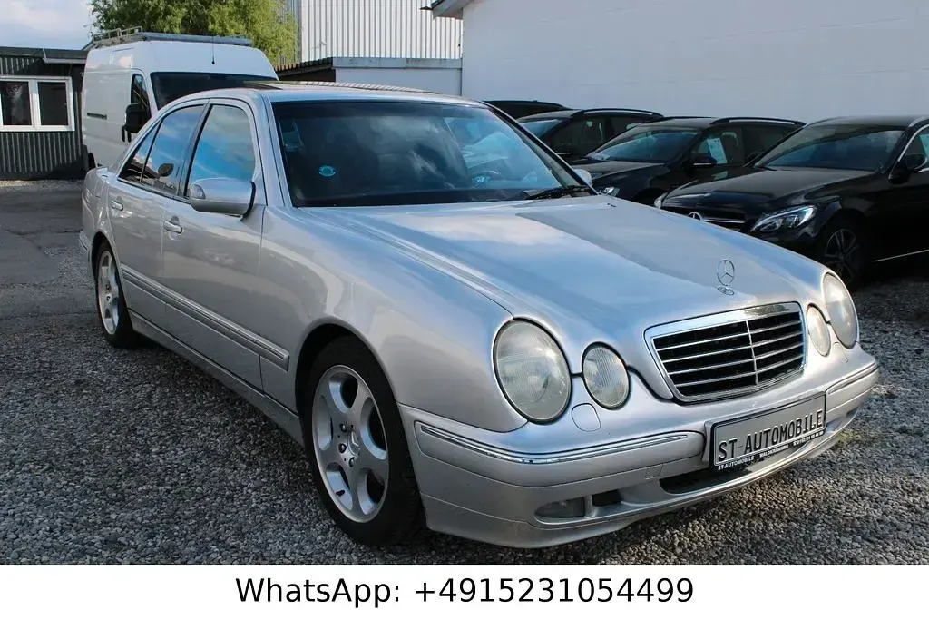 Second-hand Mercedes E220 Avantgarde 143 CP (105 kW) 2001 Argintiu Berlinǎ