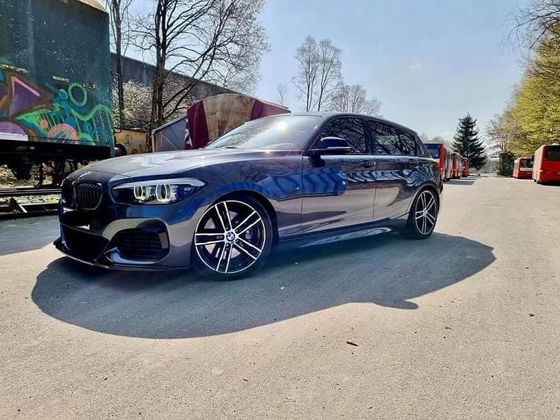 Grau Gebraucht 2018 BMW M140 M Sport Limousine | 28.999 € (Fairer Preis) - Bild 1/1