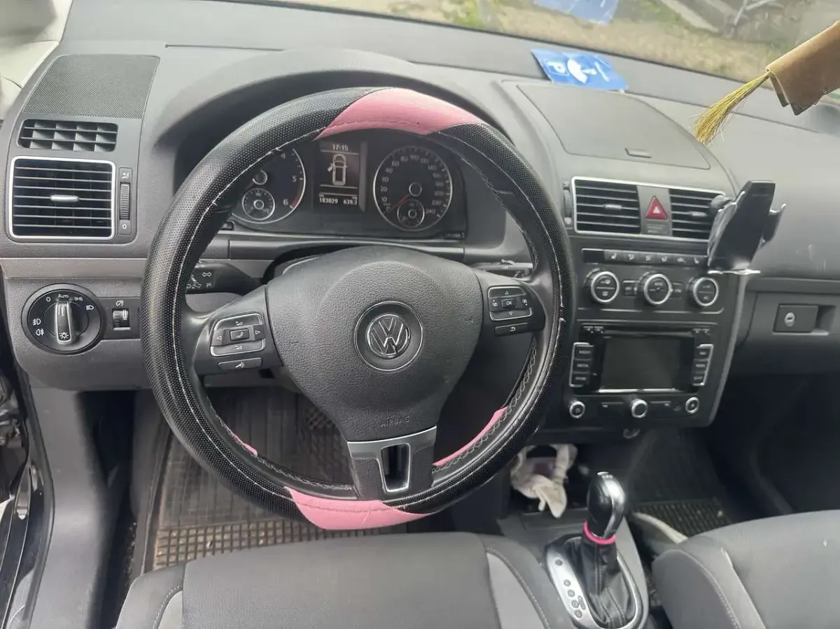 Gebraucht VW Touran 177 PS (130 kW) 2013 Schwarz Van / Kleinbus