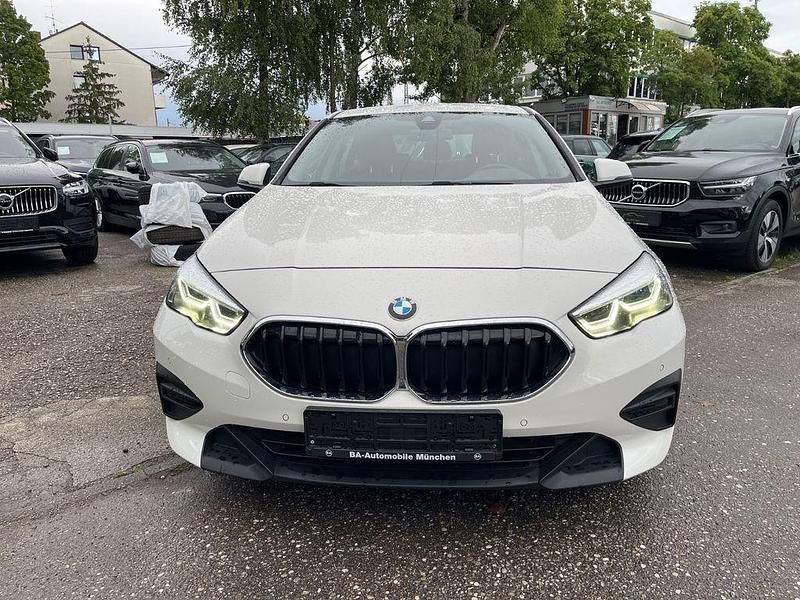 Weiß Gebraucht 2022 BMW 216 Coupé | 19.950 € (Guter Preis) - Bild 1/4