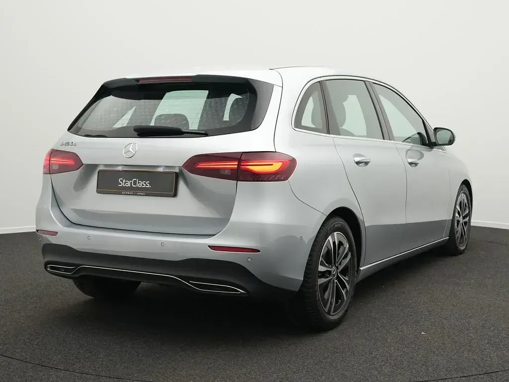 Gebraucht Mercedes B180 116 PS (85 kW) 2025 Silber Kleinwagen
