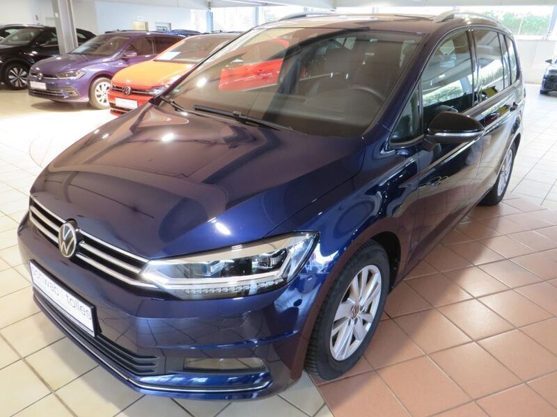 Blau Gebraucht 2023 VW Touran Active Van / Kleinbus | 26.445 € (Guter Preis) - Bild 1/4