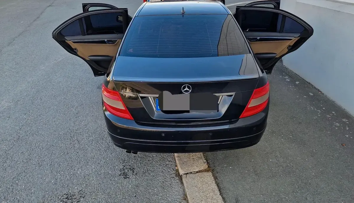 Gebraucht Mercedes C200 136 PS (100 kW) 2007 Schwarz Limousine