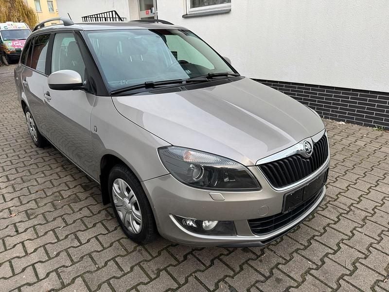 Grau Gebraucht 2013 Skoda Fabia Kombi | 3.000 € (Fairer Preis) - Bild 1/4