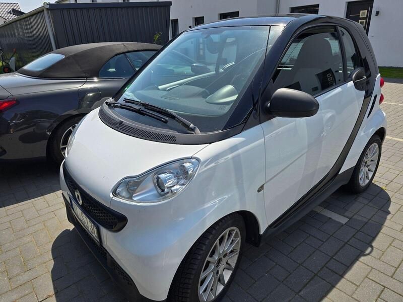 Weiß Gebraucht 2013 Smart ForTwo Coupé Kleinwagen | 4.390 € (Guter Preis) - Bild 1/4