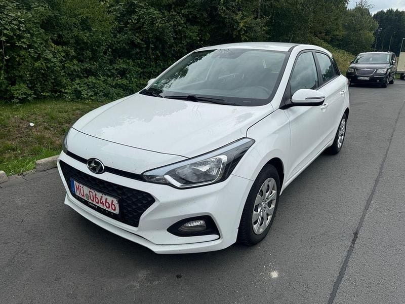Weiß Gebraucht 2020 Hyundai i20 Limousine | 6.800 € (Guter Preis) - Bild 1/4