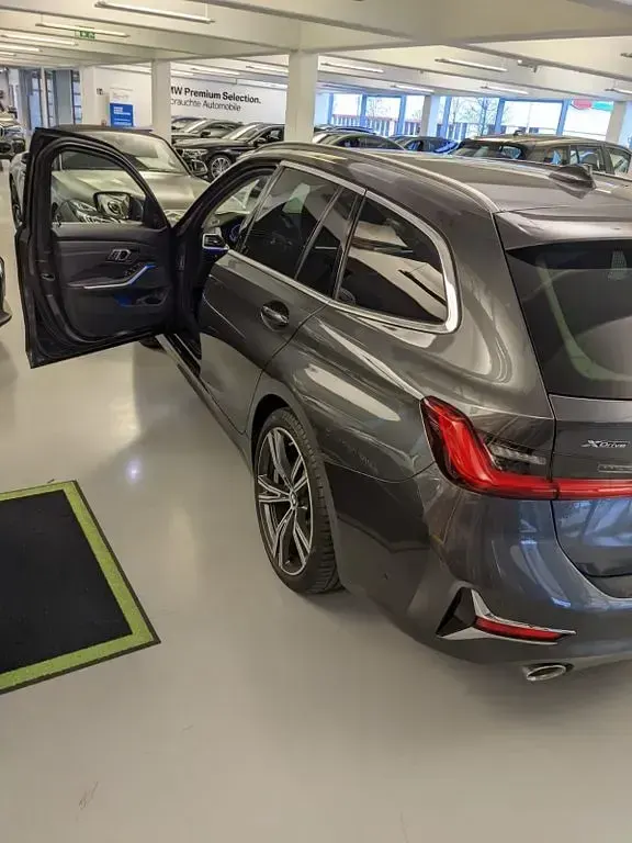 Gebraucht BMW 330e Luxury Line 292 PS (214 kW) 2021 Grau Kombi