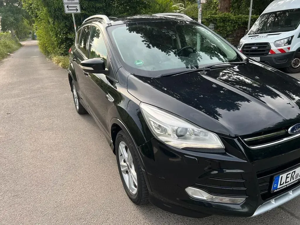 Gebraucht Ford Kuga Individual 163 PS (119 kW) 2014 Schwarz SUV