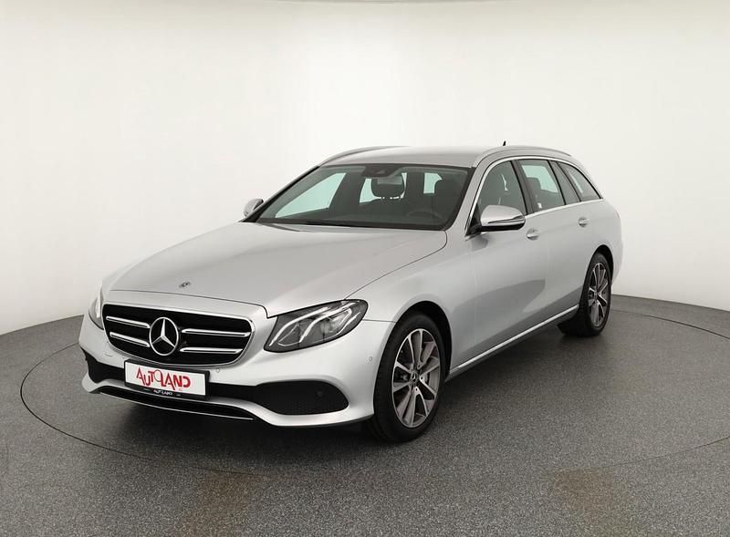 Silber Gebraucht 2020 Mercedes E300 Avantgarde Limousine | 29.990 € (Fairer Preis) - Bild 1/4