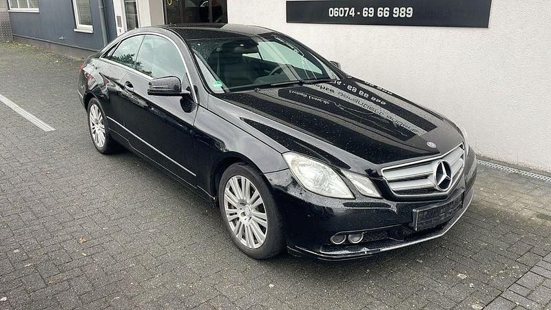 Gebraucht Mercedes E250 204 PS (150 kW) 2010 Schwarz Coupé