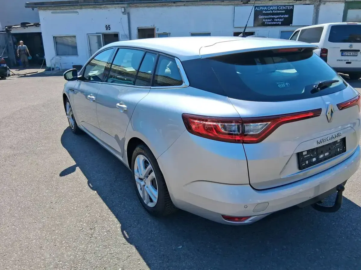 Gebraucht Renault Mégane GrandTour Play 101 PS (74 kW) 2018 Platingrau Kombi