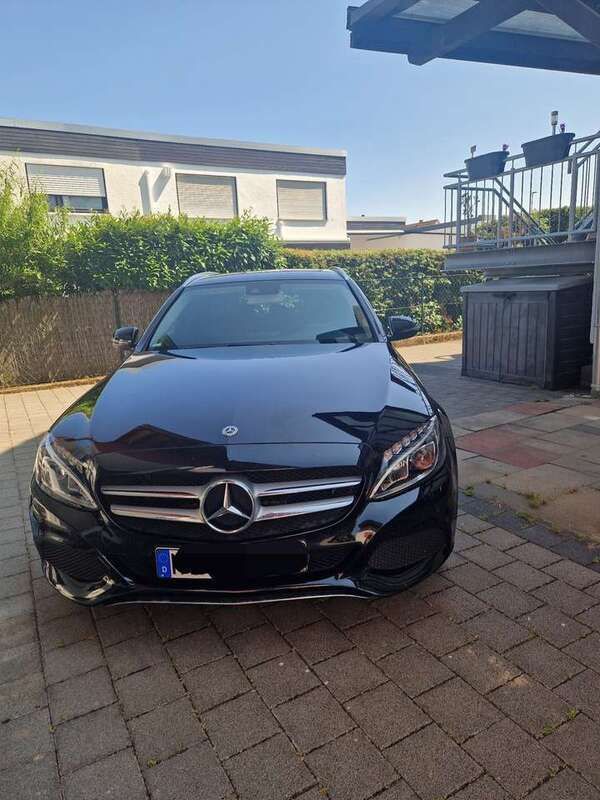 Schwarz Gebraucht 2017 Mercedes C180 Kombi | 18.750 € (Guter Preis) - Bild 1/4