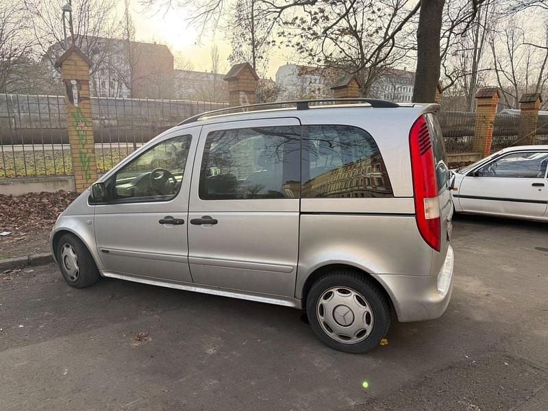 Gebraucht Mercedes Vaneo 125 PS (91 kW) 2002 Silber Van / Kleinbus